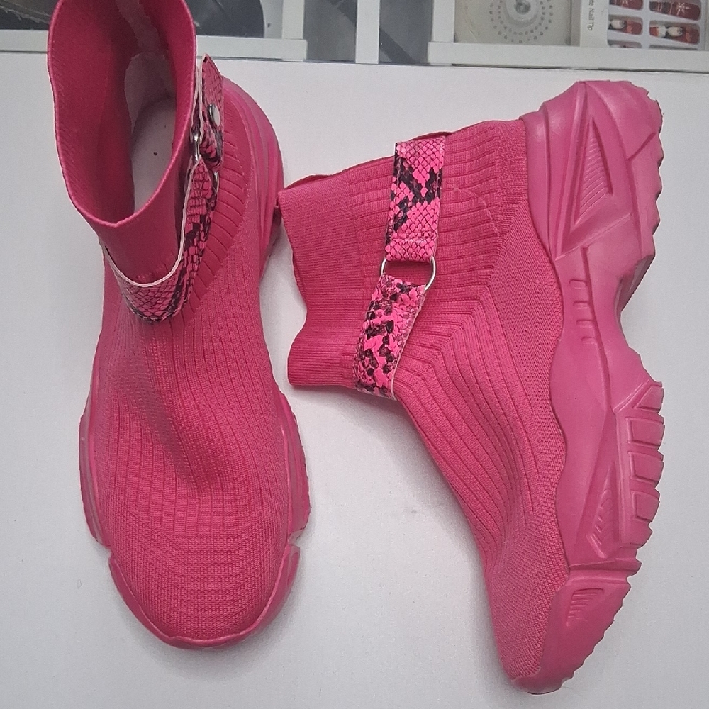 Cuccoo Stylish Pink Ankle Boots